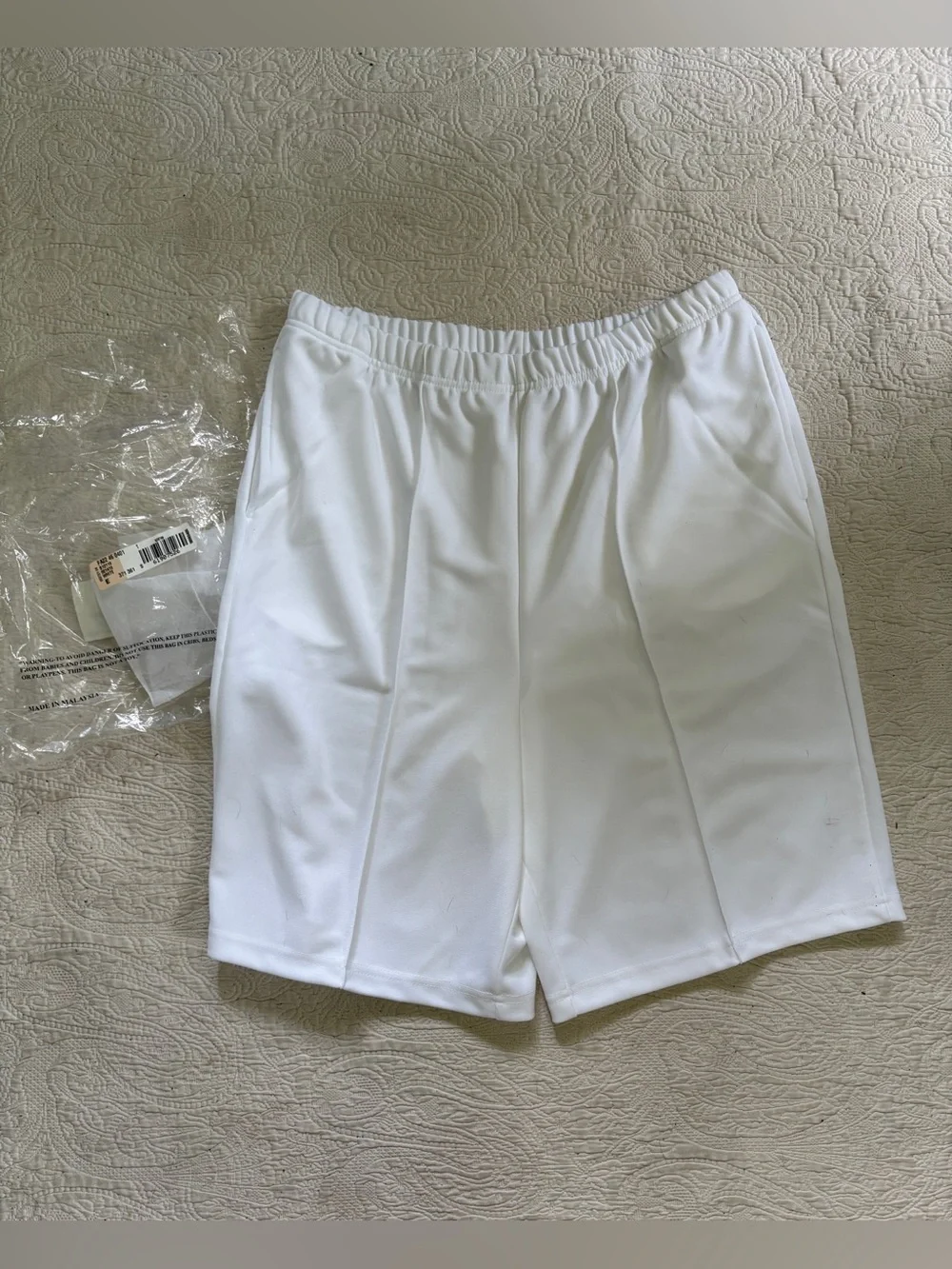 Women’s Blair White Elastic Waist Shorts - size 18